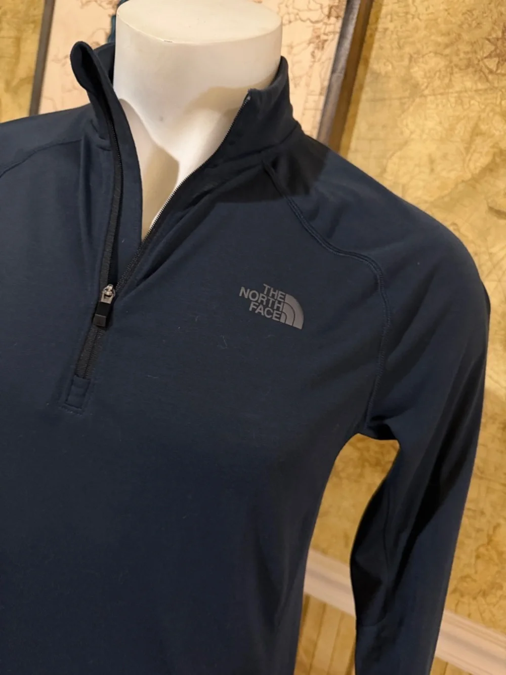 The North Face Men's Dark Navy/Black Quarter-Zip Pullover small